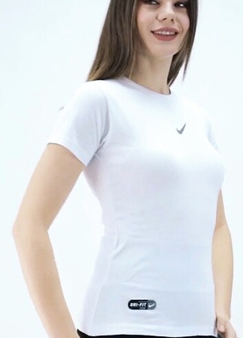 NIKE TISORT