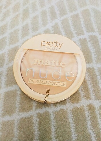 Pretty beauty matte nude pudra