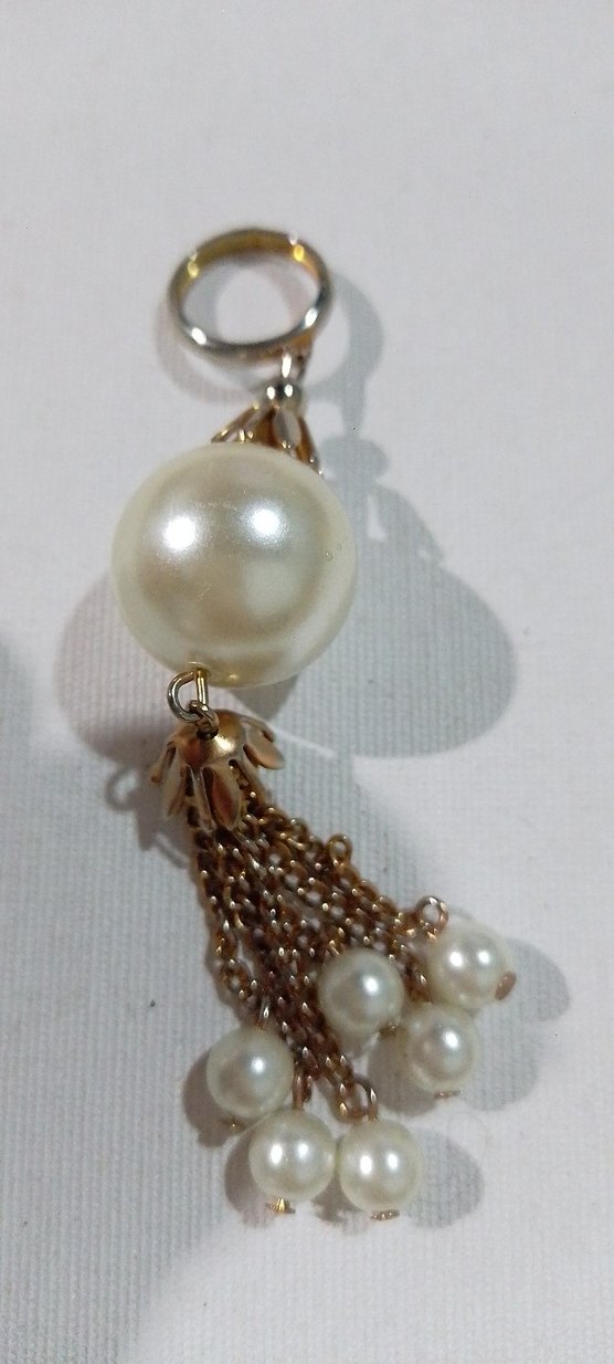 Bej Püsküllü İnci Kadın Charm - Görsel 3