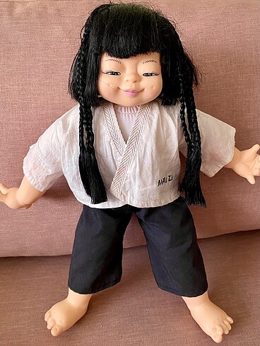  Beden China doll in kimono, doll in karate outfit