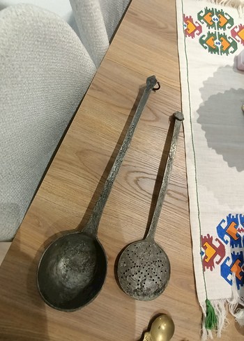 Bej ve Gri Metal Kepçe Seti