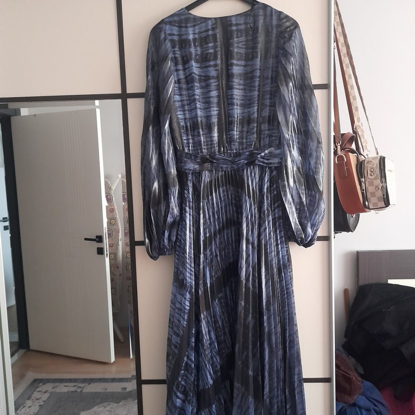 Mavi Pilili V Yaka Uzun Kadın Elbise - Görsel 4