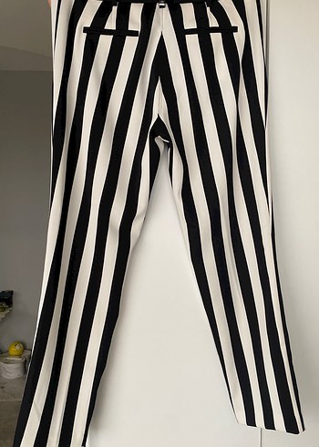 Kadın Siyah Beyaz Çizgili Kumaş Pantolon - Görsel 2