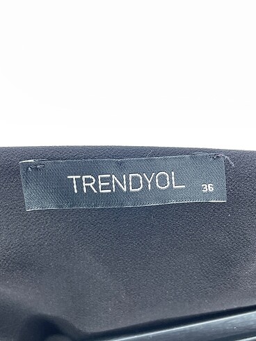 36 Beden siyah Renk Trendyol & Milla Bluz %70 İndirimli.
