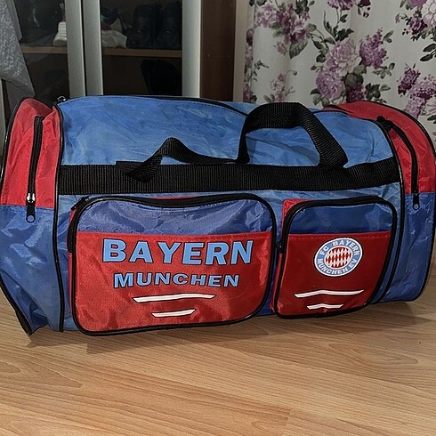 Bayern Münih çok cepli sporcu/malzemeci çantası