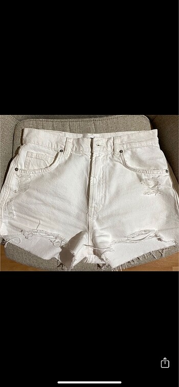 s Beden Pull and Bear Beyaz Şort