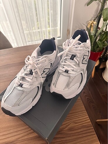 41,5 Beden beyaz Renk New Balance 530