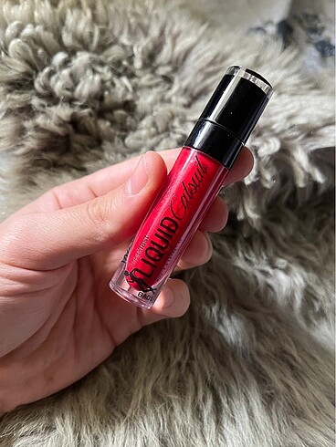 wet n wild kırmızı mat likit ruj