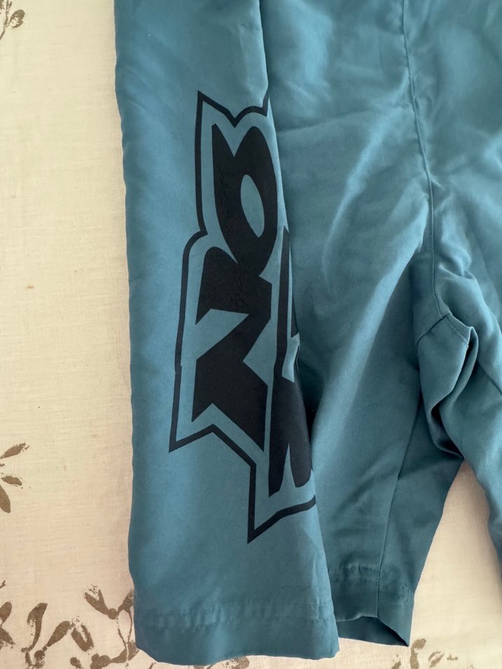 Koyu Mavi Baskılı Kemerli Erkek Mini Şort - Görsel 2