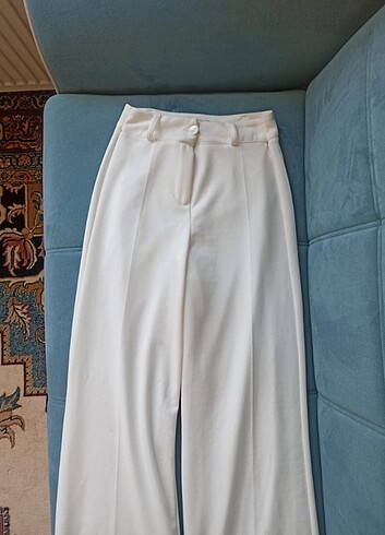 Beyaz bol paça kumaş pantolon