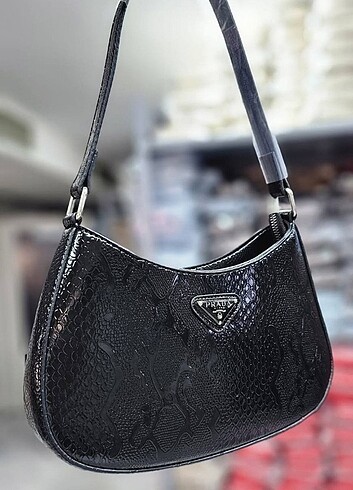 PRADA BAGET KOL ÇANTASI