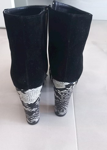 Sıfır Siyah Süet Topuklu Kadın Bot - Görsel 4