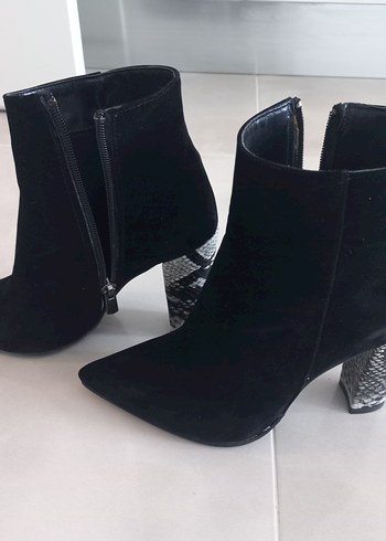 Sıfır Siyah Süet Topuklu Kadın Bot - Görsel 3