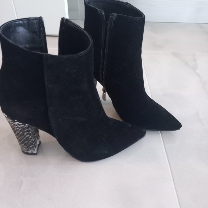 Sıfır Siyah Süet Topuklu Kadın Bot - Görsel 2