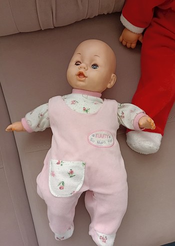Diğer Kırmızı tulumlu büyük oyuncak bebek