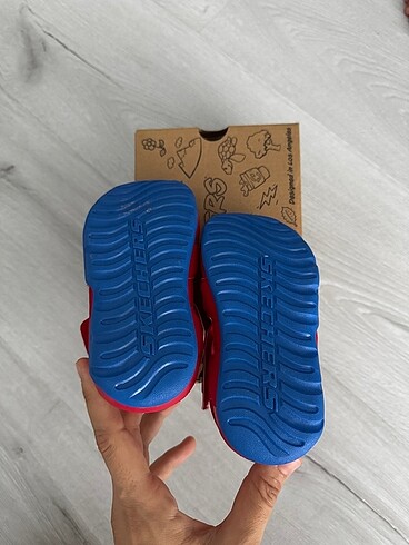 25 Beden kırmızı Renk SKECHERS ÇOCUK SANDALET