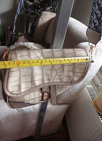  Beden beyaz Renk Yeni çanta ebat 18cm/23cm.Renk bej 