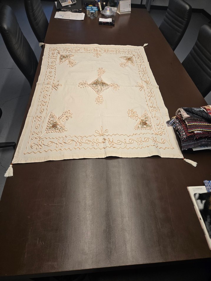 İşlemeli, krem rengi Masa Örtüsü - Görsel 2