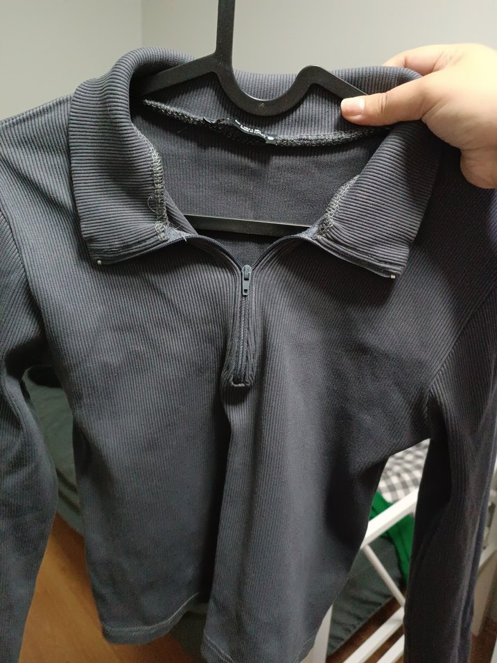 Gri Fermuarlı Yakalı Kadın Crop - Görsel 3