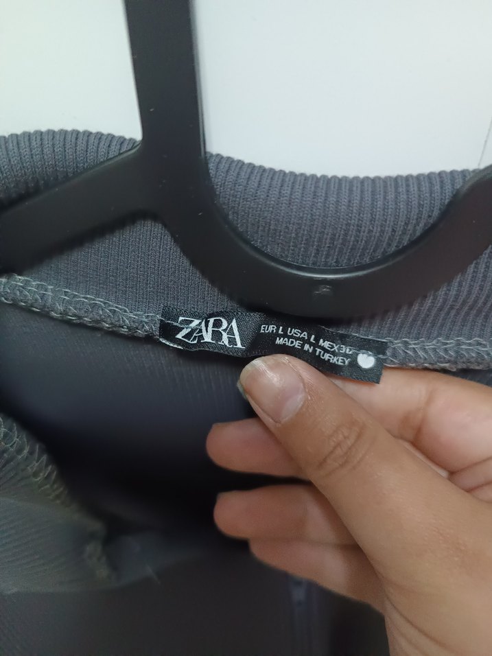 Gri Fermuarlı Yakalı Kadın Crop - Görsel 2