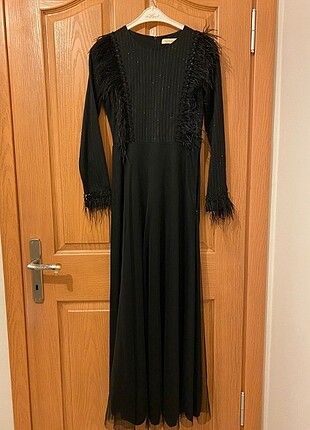 Siyah tüylü elbise 