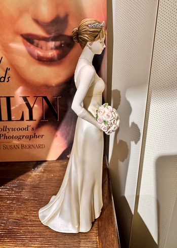 Beyaz Gelinlikli Kadın Biblo - Görsel 4