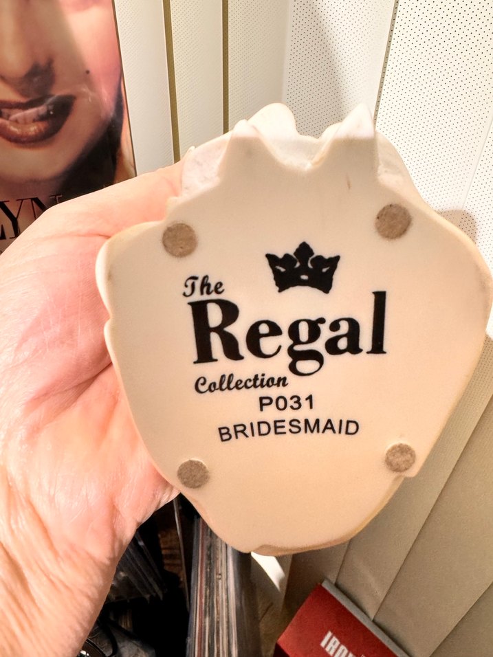 Beyaz Gelinlikli Kadın Biblo - Görsel 5