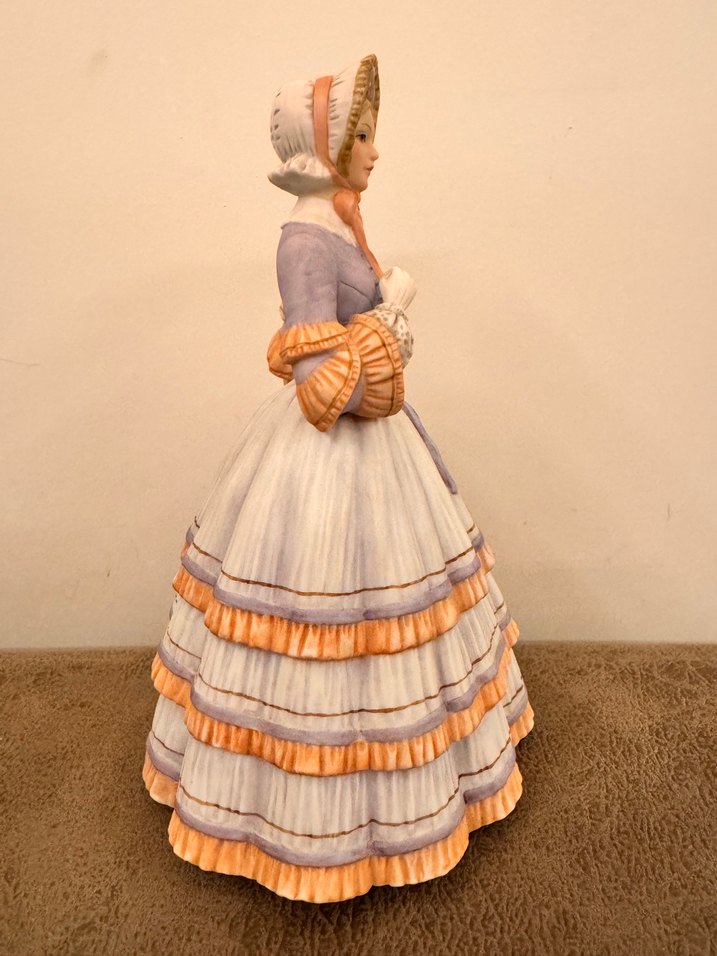 Bej ve Pastel Renkli Kadın Figürü Lenox - Görsel 2