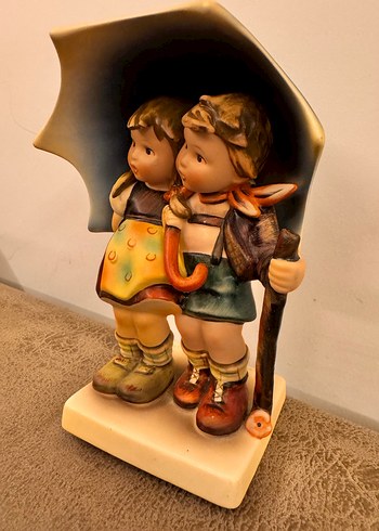 Koyu Renkli Çocuk Figürlü Biblo goebel - Görsel 5