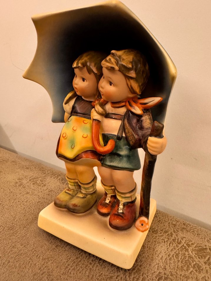 Koyu Renkli Çocuk Figürlü Biblo goebel - Görsel 5