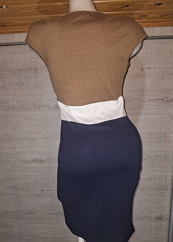 Zincir Kemer Detaylı V Yaka Midi Elbise - Görsel 2