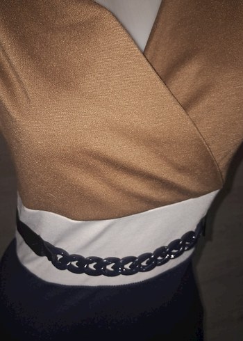 Zincir Kemer Detaylı V Yaka Midi Elbise - Görsel 3