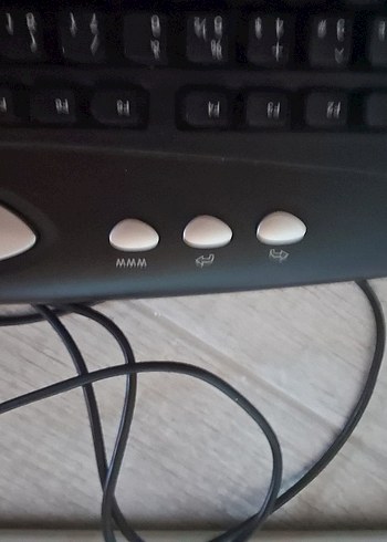 Beyaz ve Siyah Klavyeler - Görsel 2