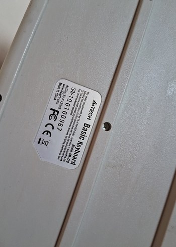 Beyaz ve Siyah Klavyeler - Görsel 4