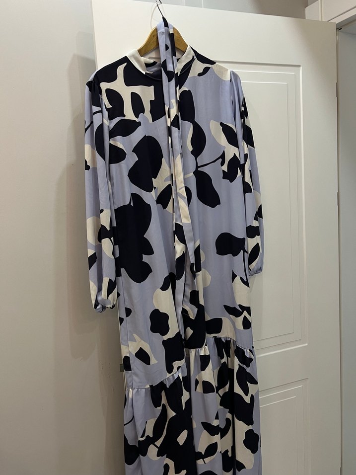 Gri Bağcıklı Yaka Uzun Kadın Elbise - Görsel 2