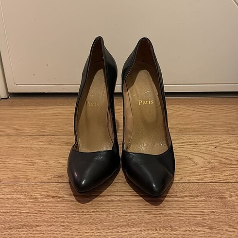 Christian Louboutin 39