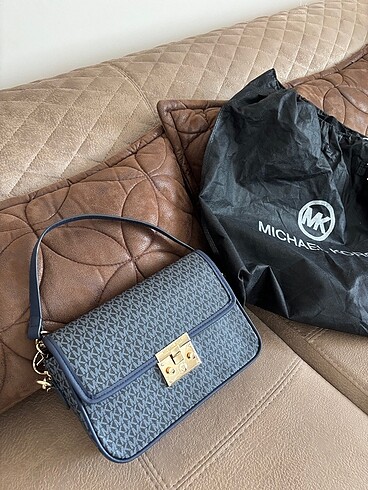 Michael Kors Lacivert Logolu Askılı Çanta