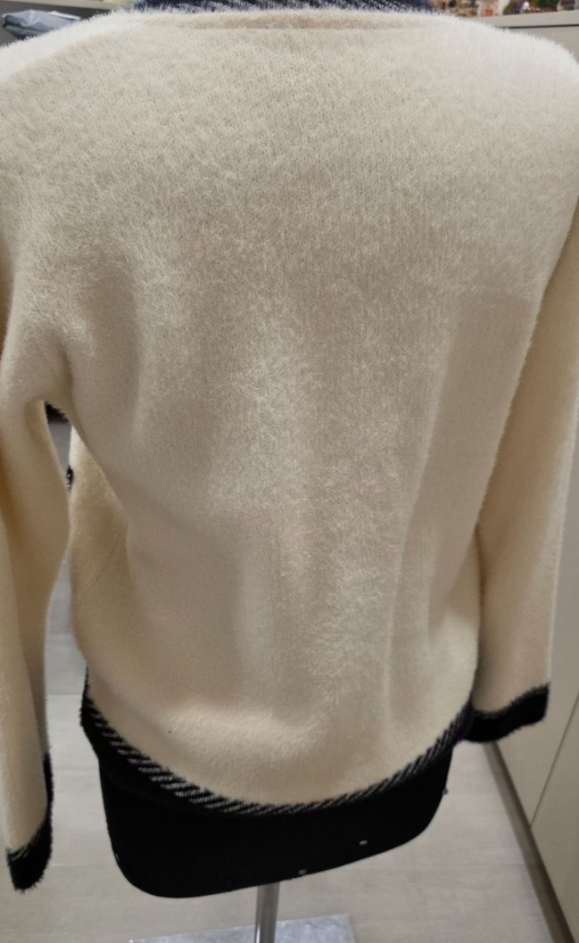 Düğmeli Beyaz Kadın Hırka, Modern Klasik - Görsel 2