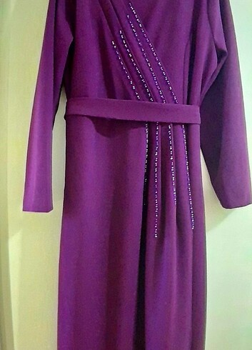 PİLİSELİ BONCUKLU MOR ABİYE ELBİSE - Görsel 2