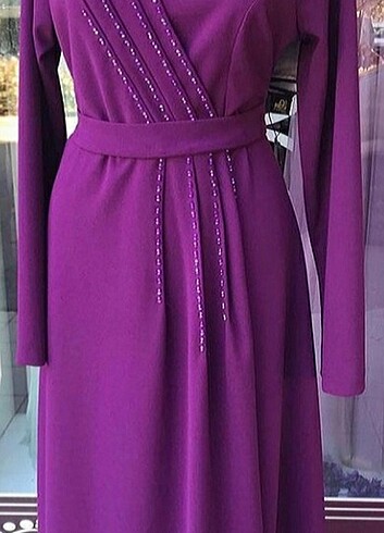 PİLİSELİ BONCUKLU MOR ABİYE ELBİSE - Görsel 10