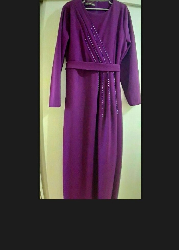 PİLİSELİ BONCUKLU MOR ABİYE ELBİSE - Görsel 3