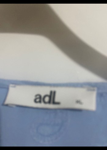 Mavi V Yaka Düğmeli Kadın Gömlek - Görsel 3