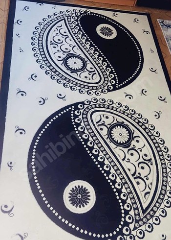 Beyaz Siyah Baskılı Geleneksel Halı - Görsel 2