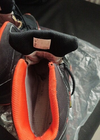 Basket ayakkabısı adidas'tır