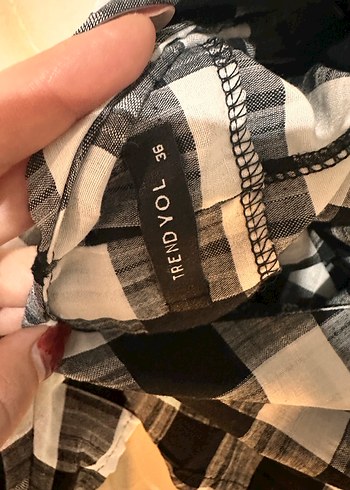 Omuzdan bağlamalı mini tulum - Görsel 3