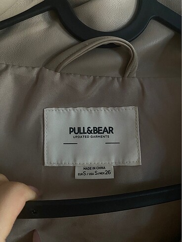s Beden Pull&Bear mont