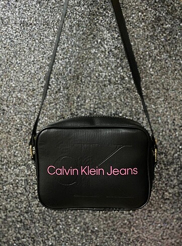 CALVİN KLEİN ÇANTA