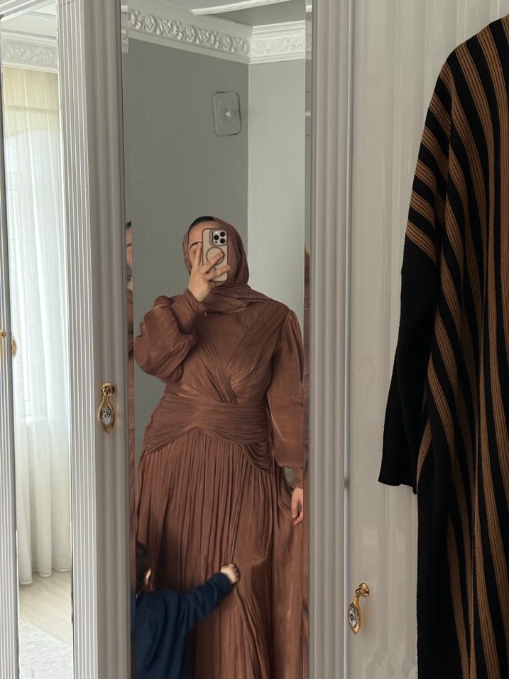 Kahverengi Drapeli Uzun Kollu Kadın Abiye Elbise - Görsel 5