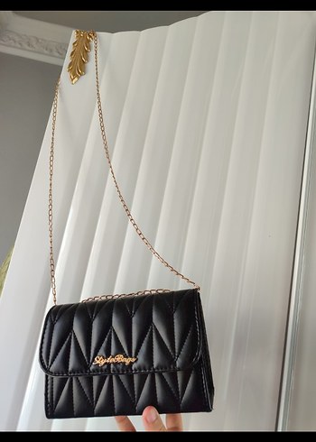 Zara Zincir Detaylı Siyah Deri Kadın Çanta