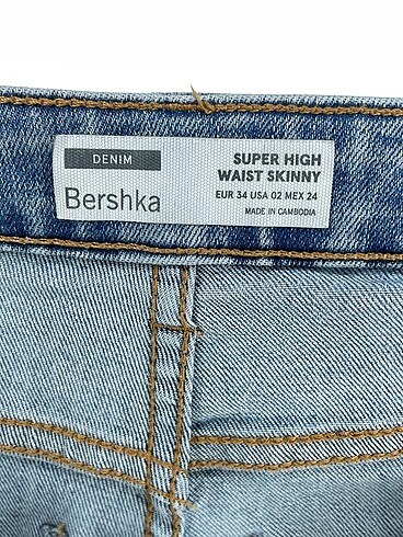 34 Beden mavi Renk Bershka Jean / Kot %70 İndirimli.